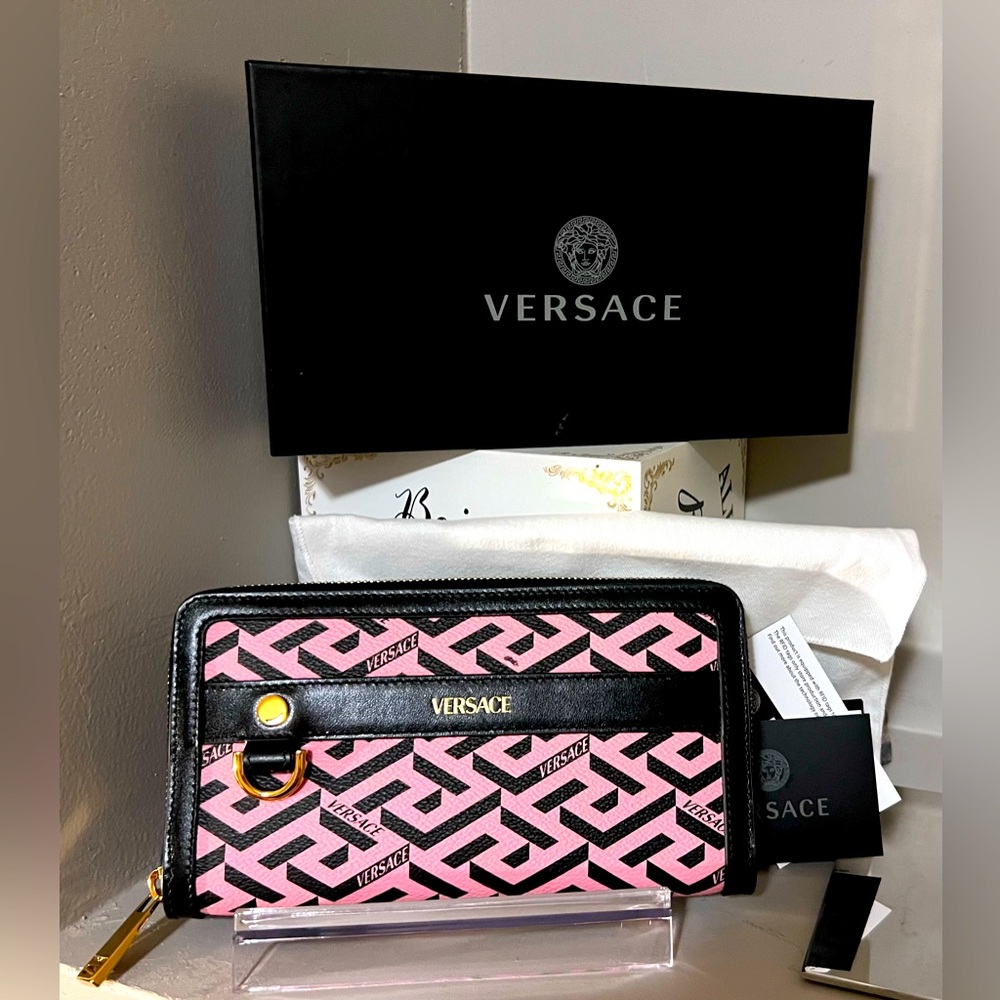 VERSACE La Greca Signature Leather Zip Around Long Wallet w/ box, cards, & dusty
